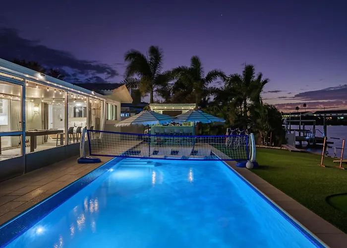 Waterfront Walk To Pool Kayaks Bikes Holiday home *