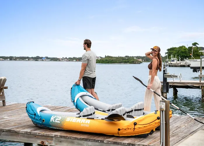 Holiday home Waterfront Walk To Pool Kayaks Bikes *