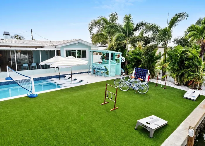 Holiday home Waterfront Walk To Pool Kayaks Bikes *