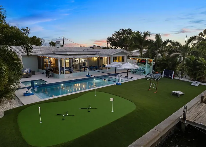 Waterfront Walk To Pool Kayaks Bikes Holiday home