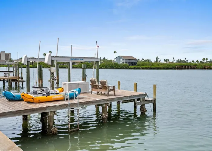 Holiday home Waterfront Walk To Pool Kayaks Bikes